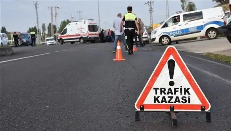 Tekirdağ’da Feci Kaza: Otomobil Bariyerlere Çarptı, Bir Can Kaybı Var