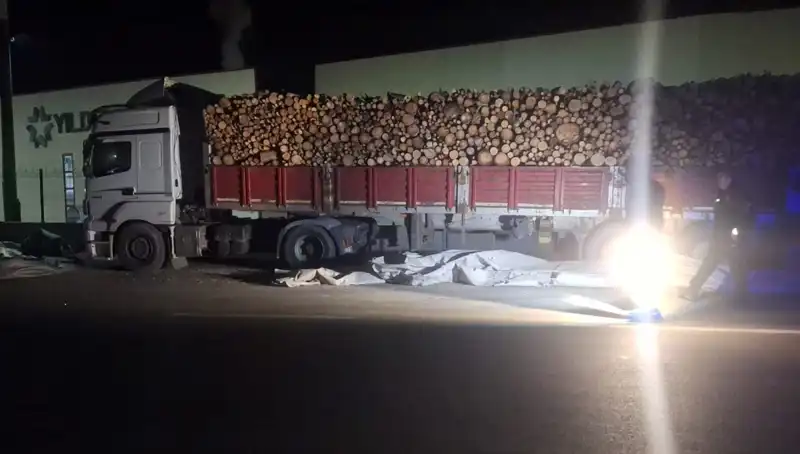 Brandayı Toplarken TIR Sürücüsüne Otomobil Çarptı: Olayın Detayları Ortaya Çıktı