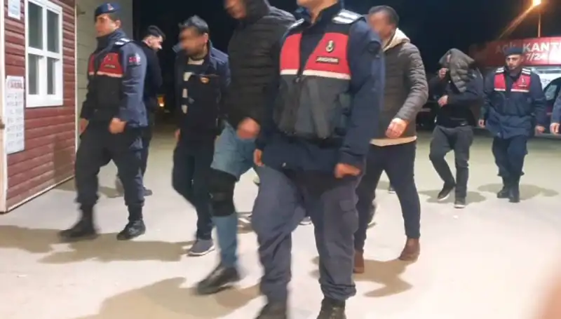 Uyuşturucu Partisi İçin Bağ Evine Baskın: Aralarında Tanınmış İsimler Var!