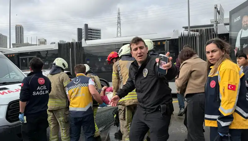 Metrobüste Çarpıcı Kaza: Can Kaybı ve Yaralılar, Seferler Durdu!