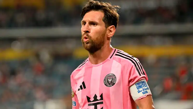 Messi'nin İlk Maçında Şanssızlık: Son Dakika Şutu Direkten Döndü