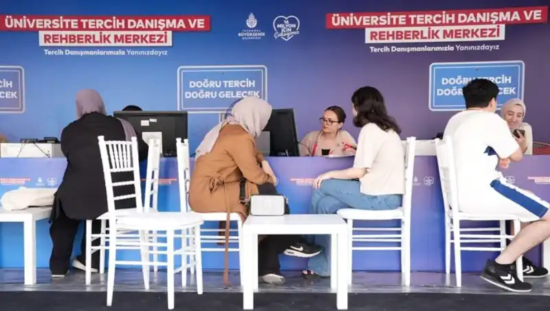 İstanbul'da İBB'den Üniversite Tercih Destek Hattı: Rehberlik Merkezlerine Genel Bakış