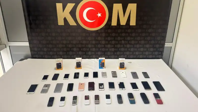 Gümrük Kaçağında Şok: 37 Cep Telefonu Ele Geçirildi!