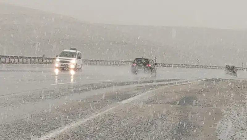 Nisan Ayında Kar Sürprizi: Bahar Beklerken Kışla Yüzleşmek