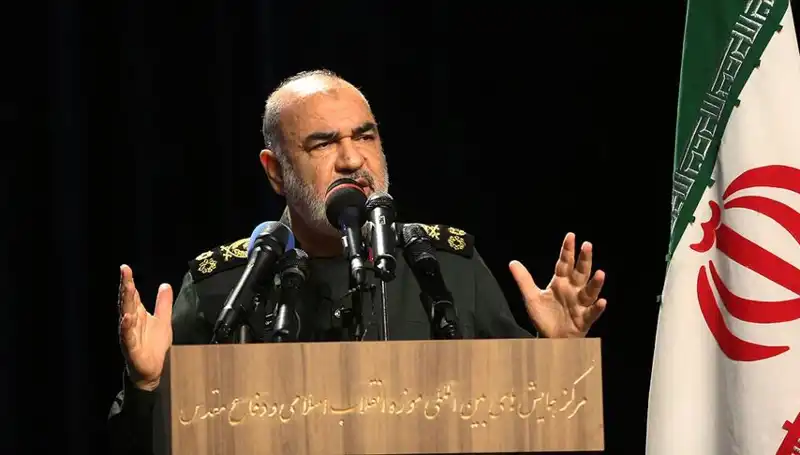 İran Devrim Muhafızları'ndan Trump'a Sert Yanıt: "Yıkıcı Karşılık Vereceğiz!"