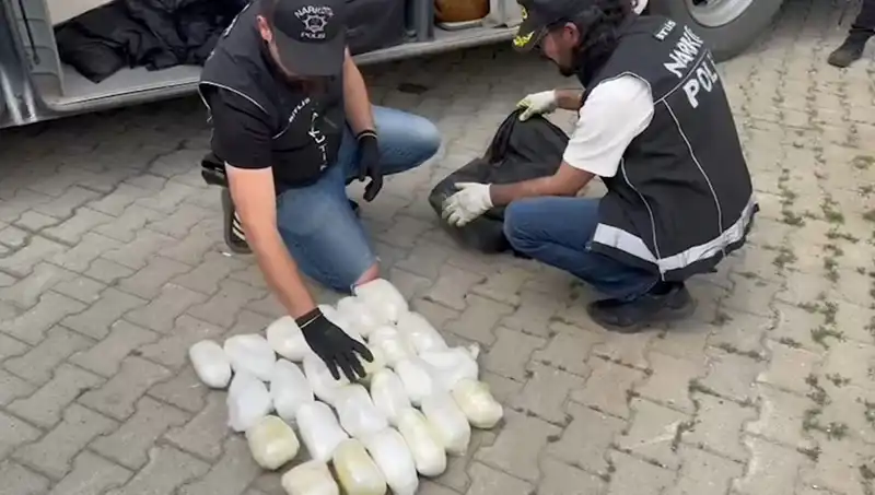 Yolcu Valizinden Çıkan 13 Kilogram Metamfetamin Şok Etti