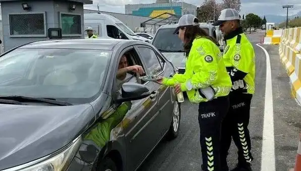 Bayramda Sürücüler Ceza Yerine Tatlı Yedi, Trafikte Ne Yaşandı?