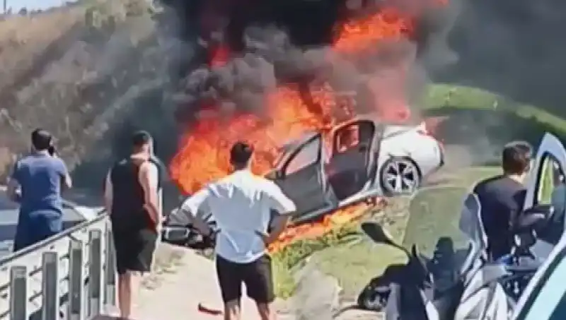TEM Otoyolu'nda Dehşet Anları: Otomobil Alev Alev Yandı