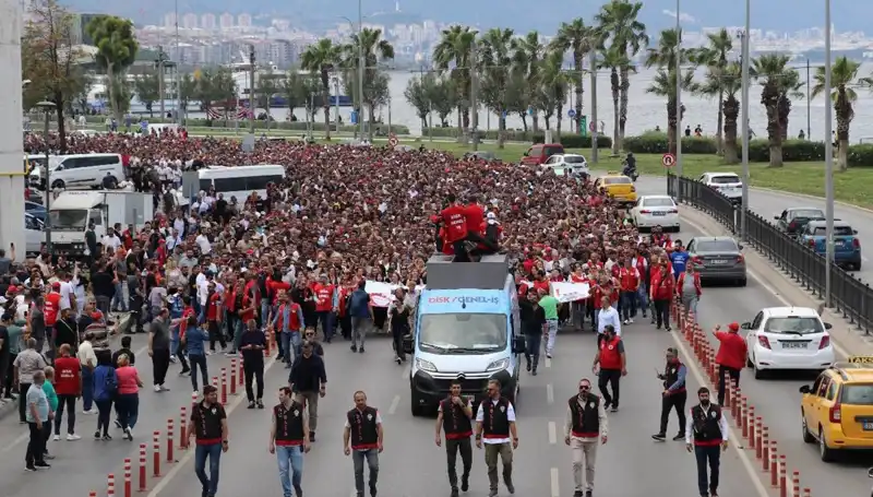 İzmir'deki Grevde Sular Durulmuyor: 4. Günde Protestolar Devam Ediyor
