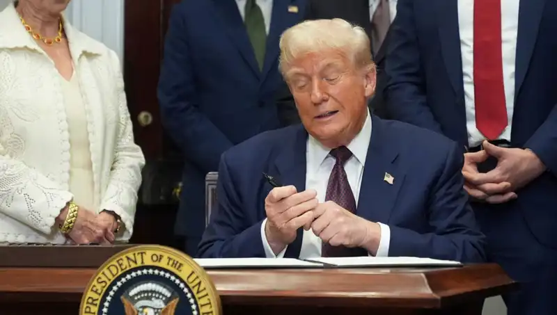 Trump, Beyaz Saray'ı Yenilemek İçin 200 Milyon Dolar Ayırdı