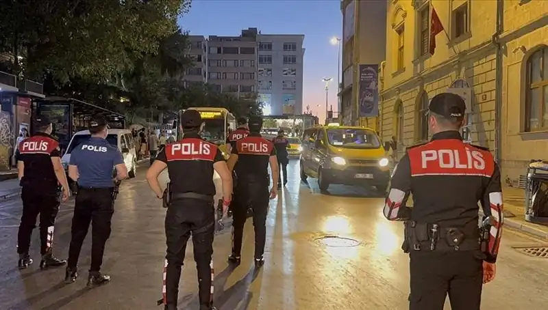 İstanbul'da Sıkı Denetim: 4 Saatte Yüzlerce Gözaltı Gerçekleşti