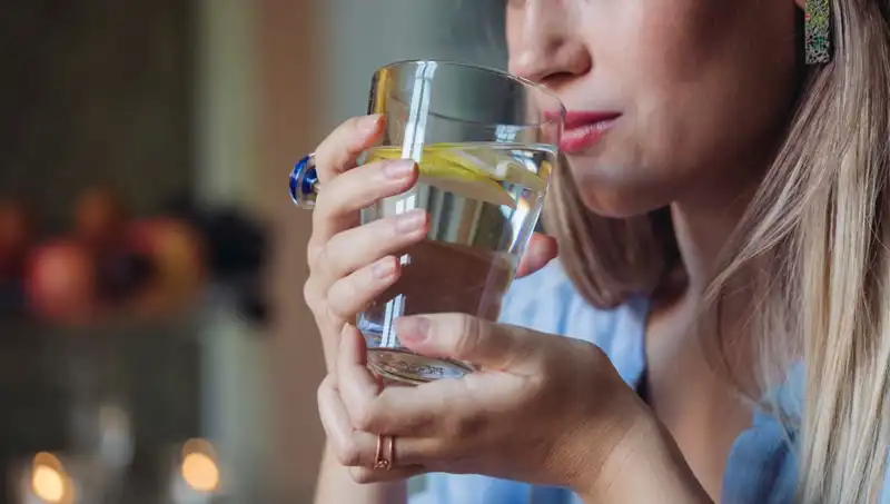 Harvardlı Uzmandan Çarpıcı Açıklama: Limonlu Su Gerçekten Faydalı mı?