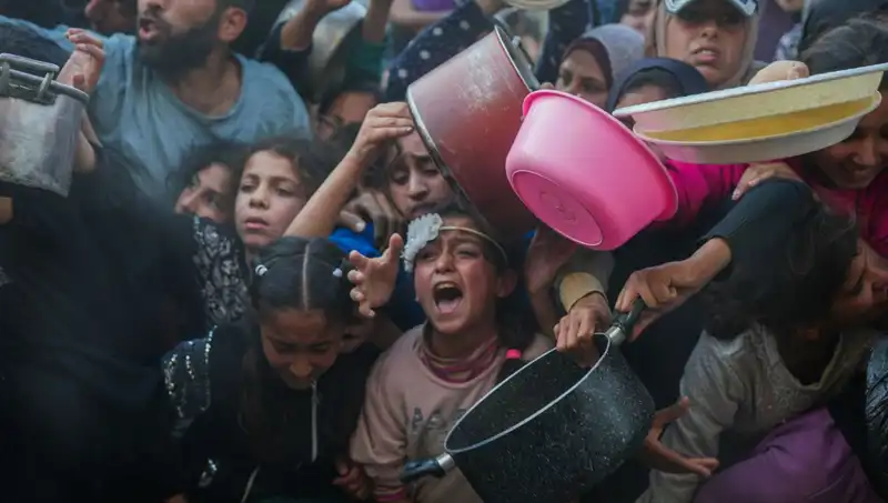 Gazze'de Açlık Krizi: Hayat Kurtaran Un Stokları Tükendi