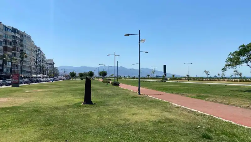 İzmir’de Tarihi Sıcaklık Rekoru: Kordon Sahili Boş Kaldı