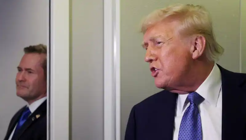 Trump, Yanlışlıkla Sızdırdığı Planlar Sonrası Mike Waltz'u Görevden Aldı