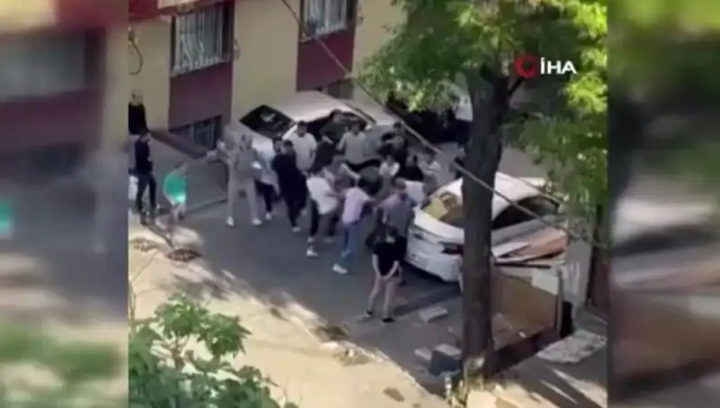 Kapıları Zorlayan Madde Bağımlısına Sıkı Dayak: Olayın Perde Arkası!