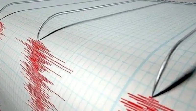 Ege Denizi'nde 3.5 Büyüklüğünde Deprem: Yerel Halkta Korku ve Endişe