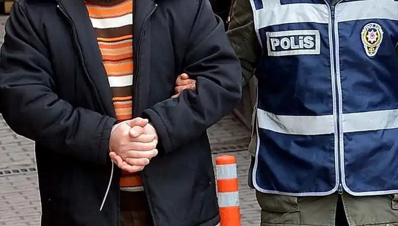 25 Yıl Hapis Ceza Sürecinde Aranan Çetenin Lideri Villada Ele Geçirildi