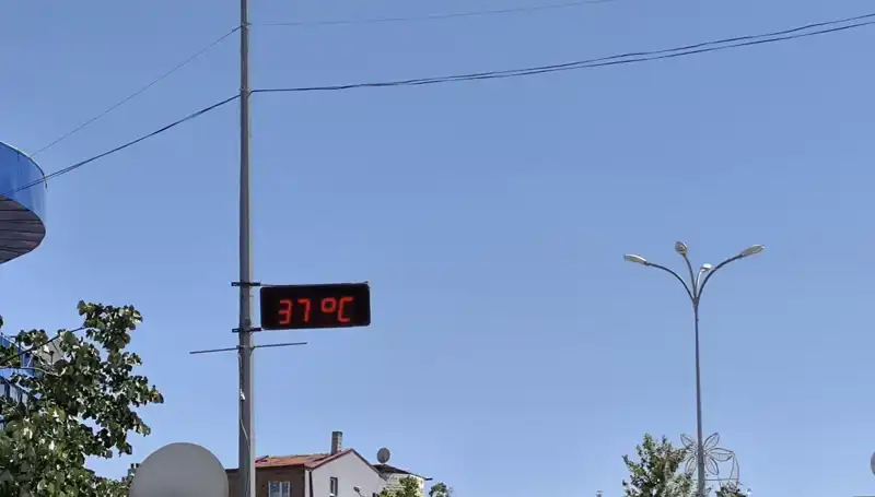 Termometreler Kavurucu Sıcaklıkta: İlçede 38 Derece Alarmı!