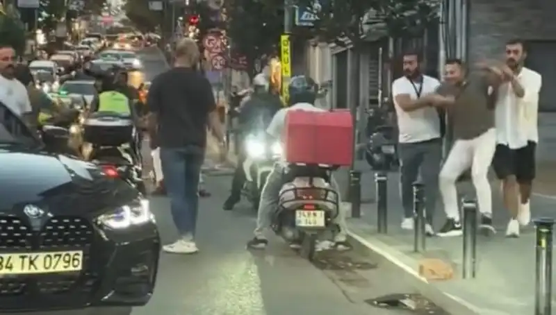 Nişantaşı’nda Yol Verme Kavgası: Sopalı Kadına Saldırı