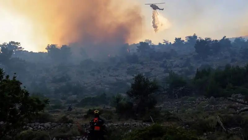 Eğriboz Adası’ndaki Orman Yangını: İki Köy Tahliye Edildi!