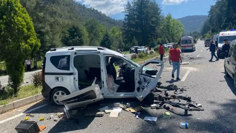 Marmaris'te Feci Trafik Kazası: Can Kaybı ve Yaralılar Şoku Yaşandı