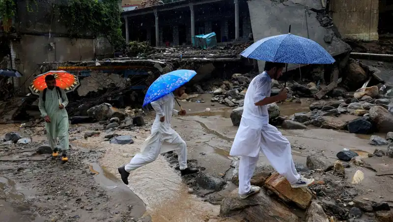 Pakistan'da Sel Felaketi: DSÖ Kritik Tıbbi Destek Gönderiyor