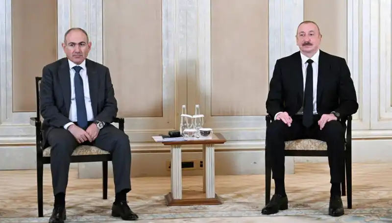 Aliyev ve Paşinyan’ın Abu Dabi Zirvesi: Barışın Kapıları Aralanıyor!