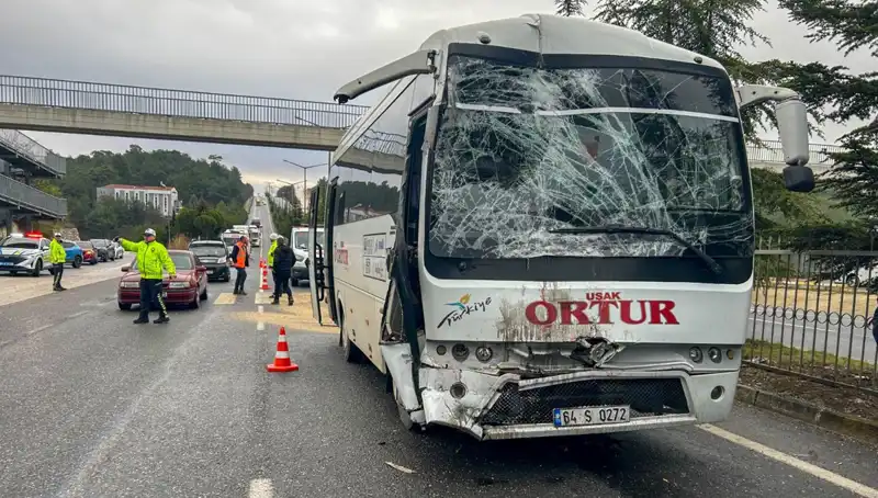 Uşak’ta İşçi Servisleri Kaza Yaptı: Çok Sayıda Yaralı Var!