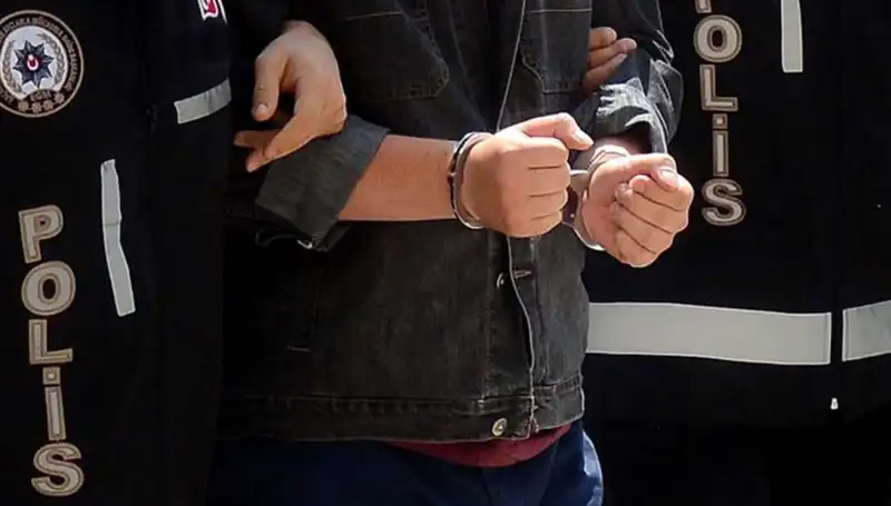 Kayseri'de Yasa Dışı Silah Ticareti Operasyonu: İki Zanlı Gözaltında