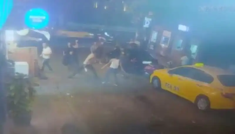 Beyoğlu'nda Gözleri Dolduran Kavga: Laf Atma Tartışması Kanlı Bitti