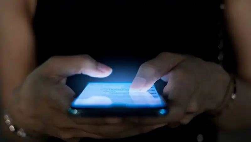 Narsisizmin Gizli İfadesi: Telefon Alışkanlıklarımız Psikolojimizi Aydınlatıyor
