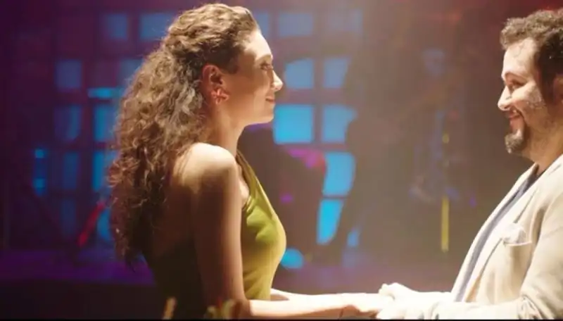 Her Şey Aşk İçin: Romantik Komedi Filminde Kimler Rol Alıyor?
