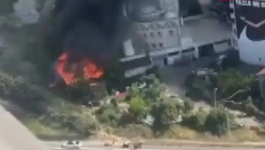 Kağıthane'de Korkutan Yangın: Gökyüzünü Sardı, Panik Yaratan Anlar