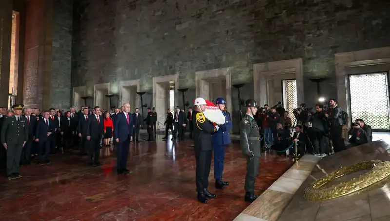 Devlet Erkanı Anıtkabir'de: Atatürk Hatırasına Saygı Duruşu