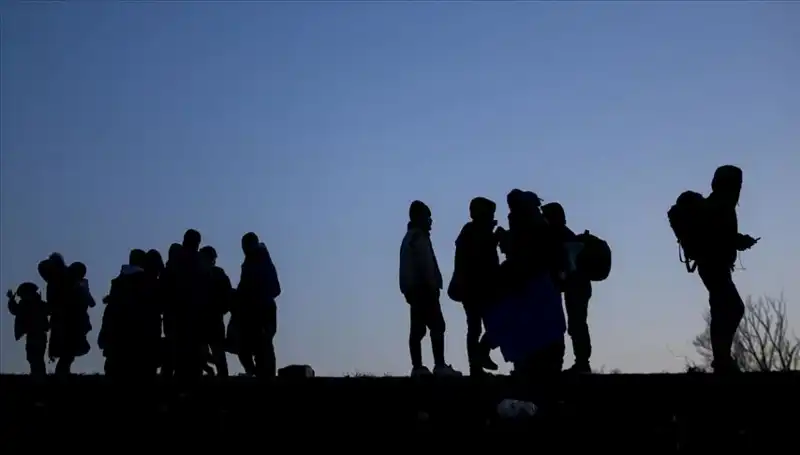 Edirne'de Düzensiz Göçmen Yakalama Operasyonu: 21 Kişi Ele Geçirildi