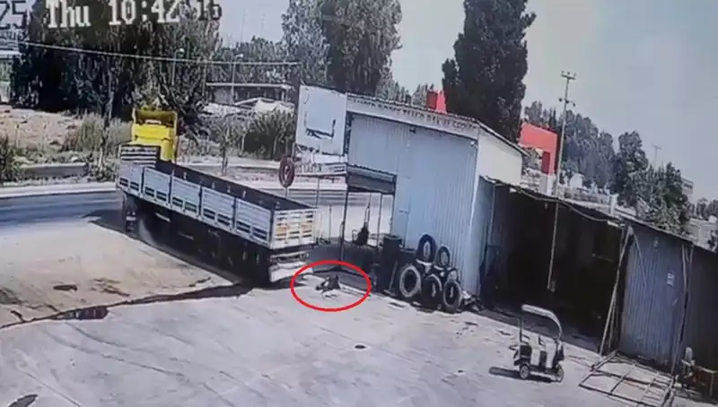 16 Yaşındaki Çocuk İşçi, TIR'ın Altında Kalıp Hayatını Kaybetti