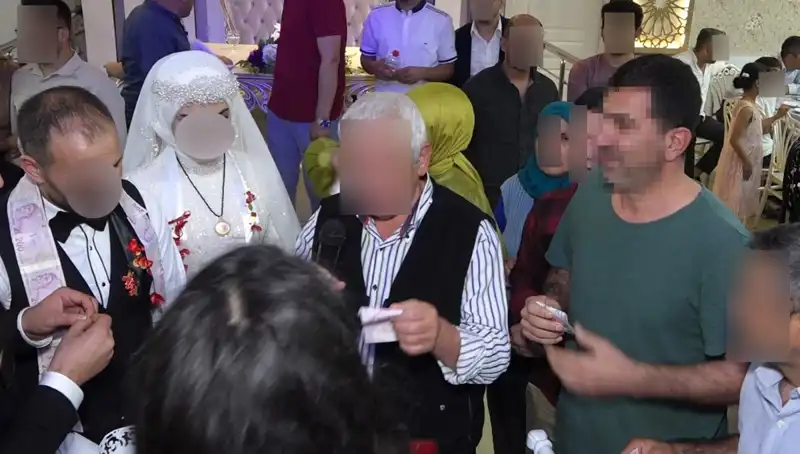 Davetsiz Düğüne Giden Kadının Skandala Dönüşen Macerası