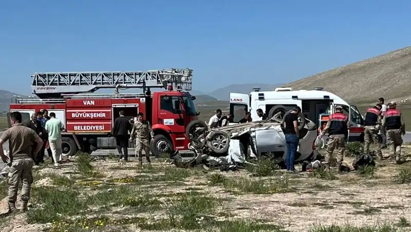 Van'da Feci Kaza: Dört Can Aldı, İki Yaralı!
