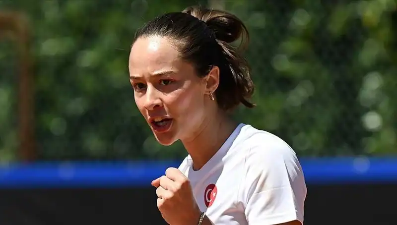 Zeynep Sönmez, Finalde İhtişamla Kazandı: Tenis Dünyası Şokta!