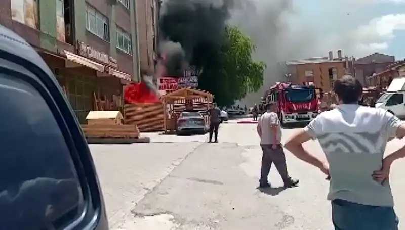 Ankara'da Yangın Felaketi: İş Yerleri Korkunç Alevlere Teslim Oldu