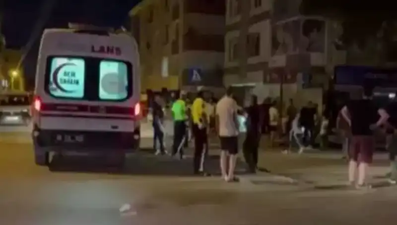 Alkollü Sürücü, Tartıştığı Yayaları Kamyonetle Ezdi: O Anlar Kamerada