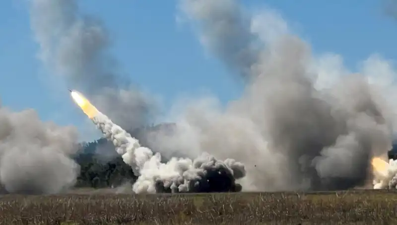 Avustralya'nın Büyük Askeri Tatbikatında HIMARS ile Yenilikçi Atış Denemesi Gerçekleşti